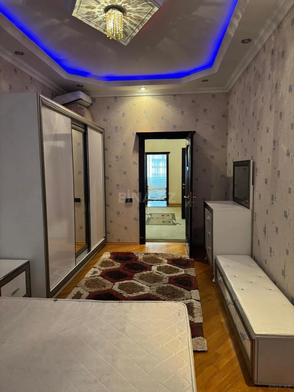Kirayə verilir 3 otaqlı mənzil 130 m²