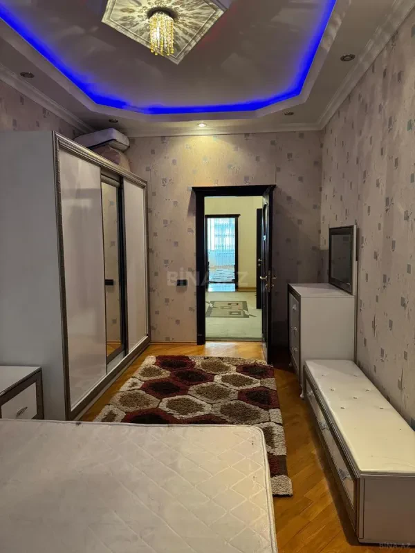 Kirayə verilir 3 otaqlı mənzil 130 m²