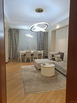 Satılır 4 otaqlı mənzil 130 m²
