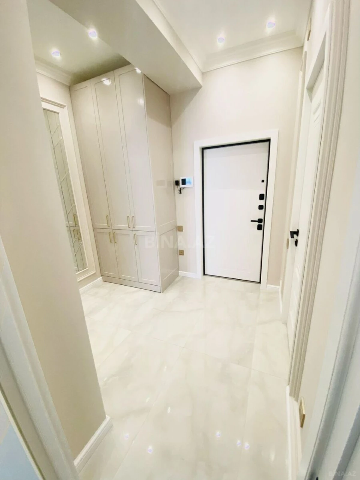 Kirayə verilir 2 otaqlı mənzil 70 m²
