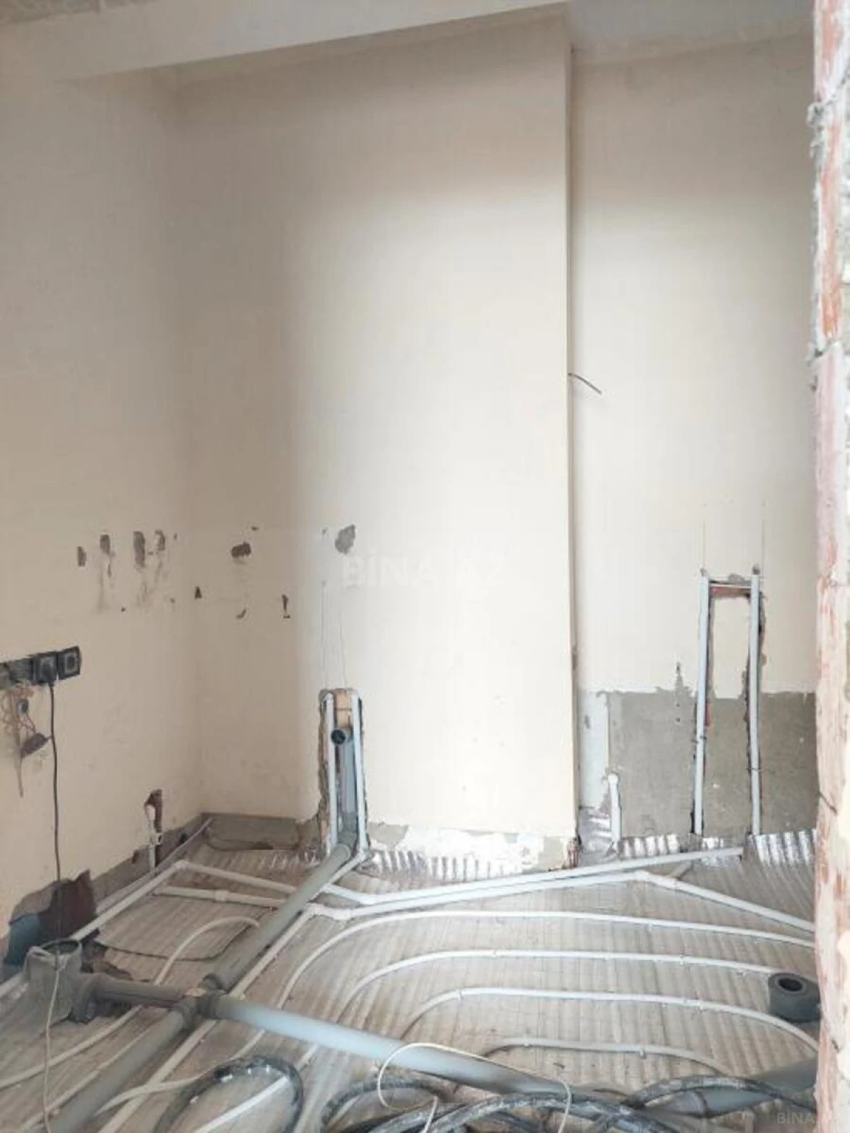 Satılır 3 otaqlı mənzil 130 m²