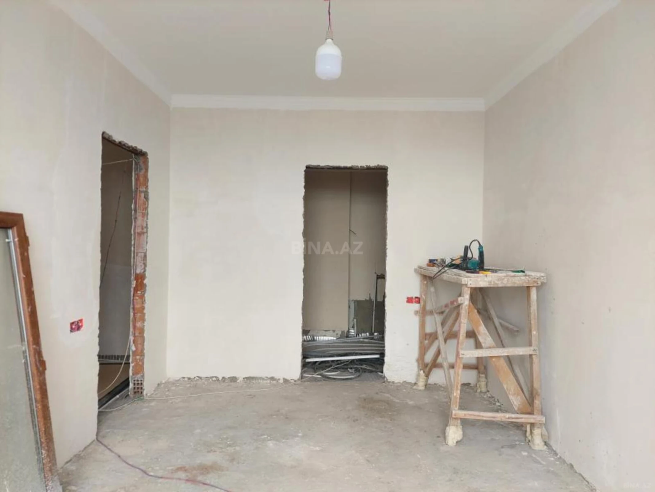 Satılır 3 otaqlı mənzil 130 m²