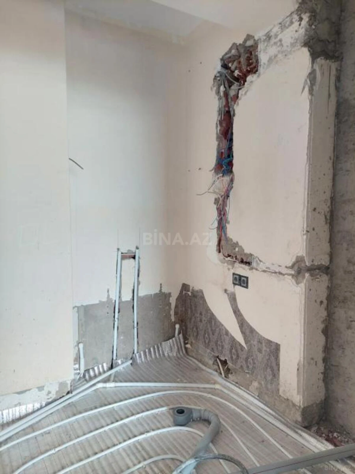 Satılır 3 otaqlı mənzil 130 m²