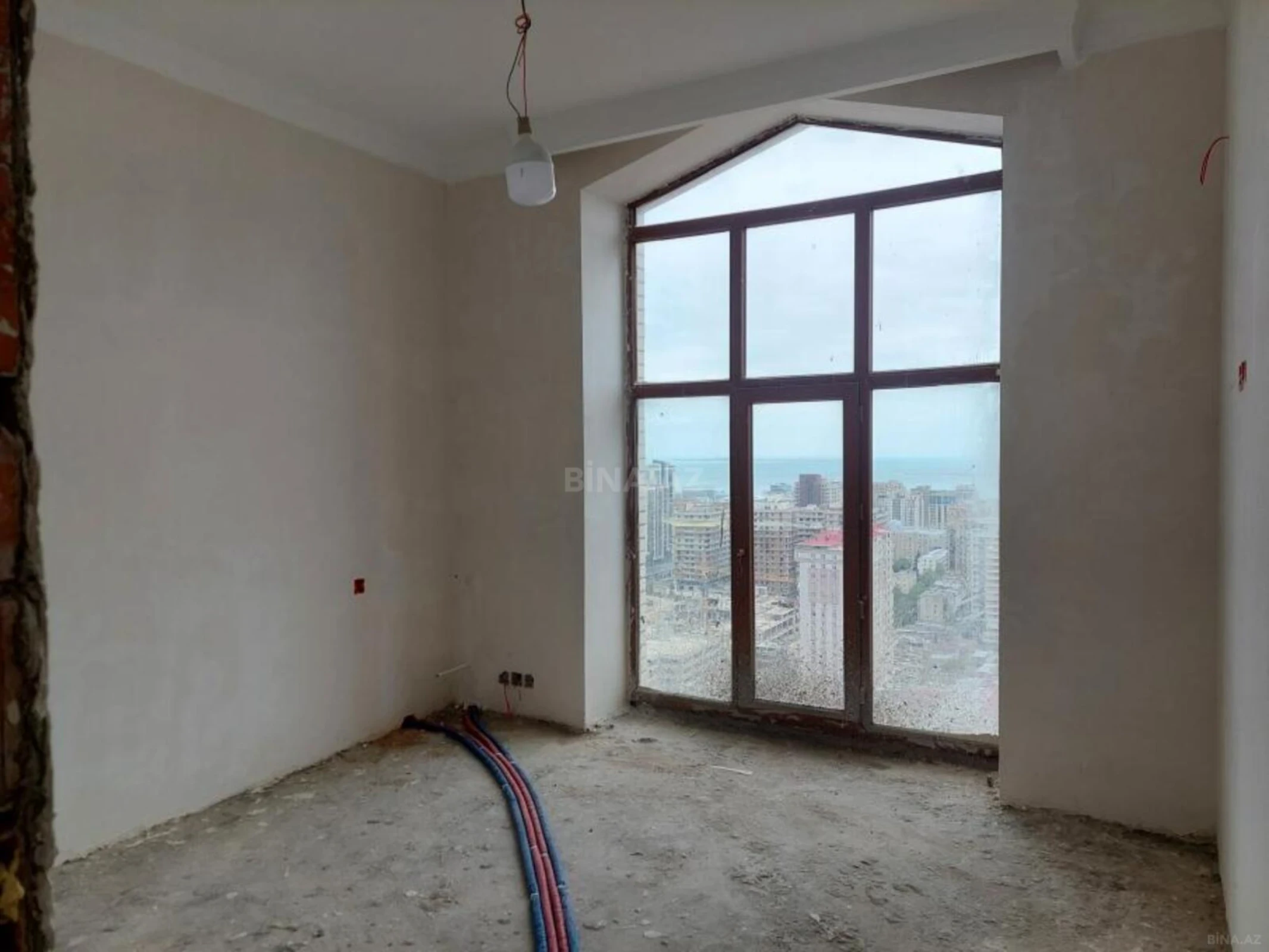 Satılır 3 otaqlı mənzil 130 m²