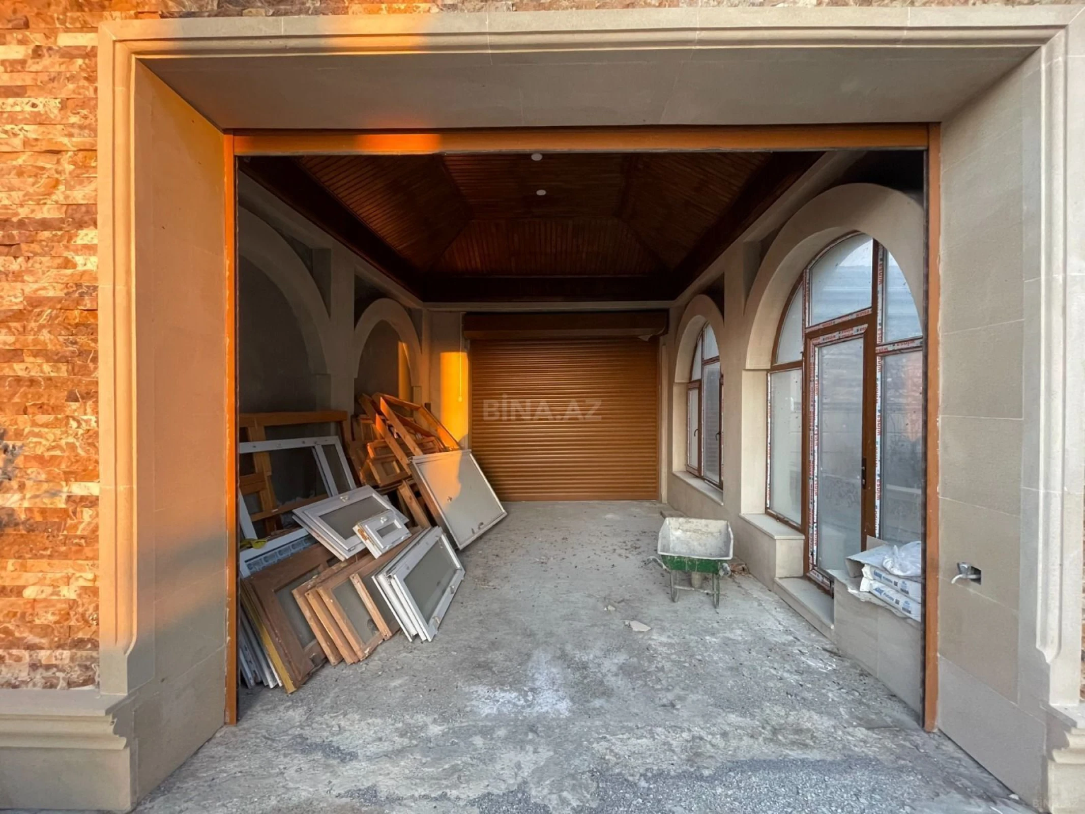 Satılır 8 otaqlı həyət evi 280 m²
