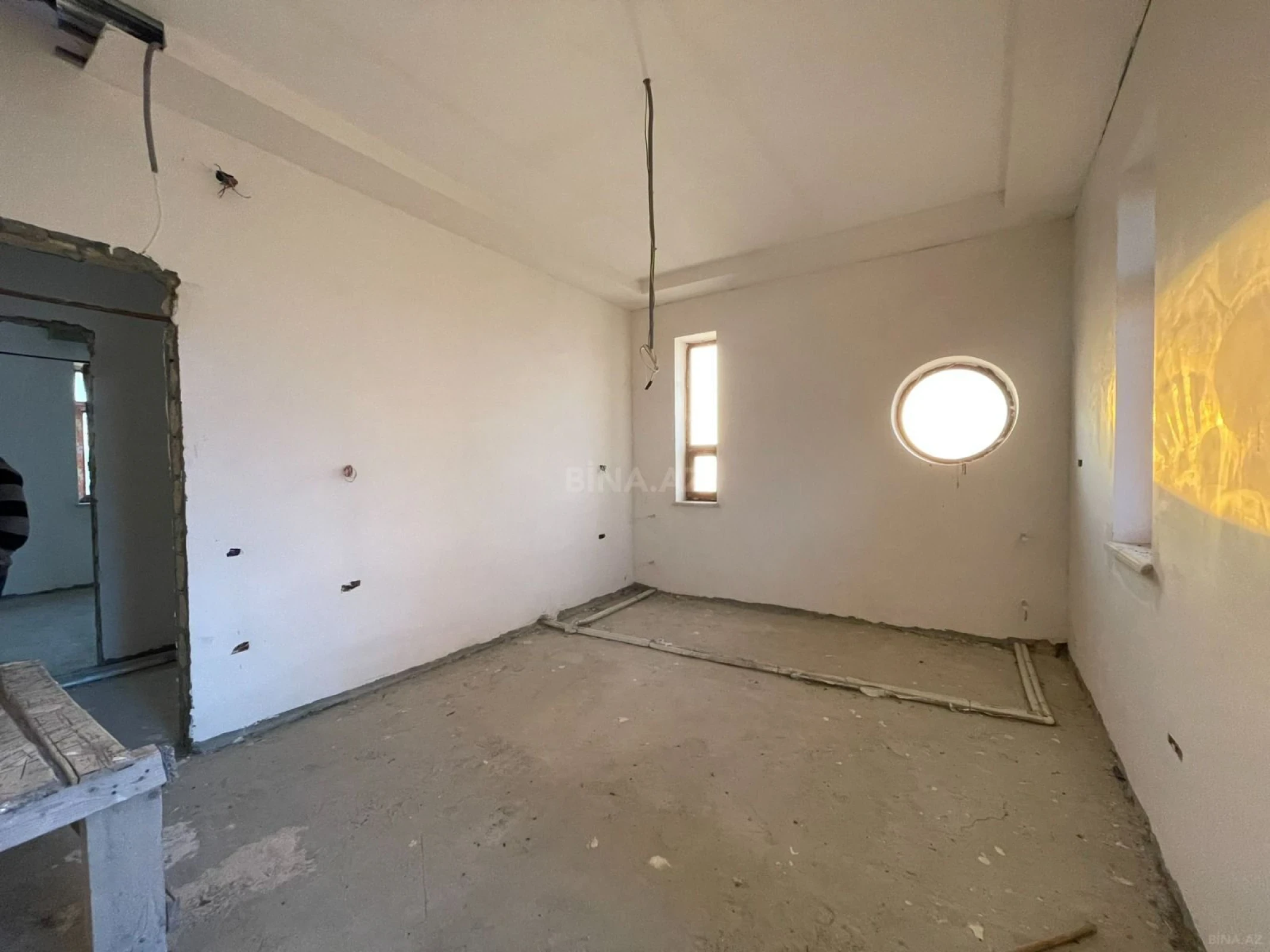 Satılır 8 otaqlı həyət evi 280 m²