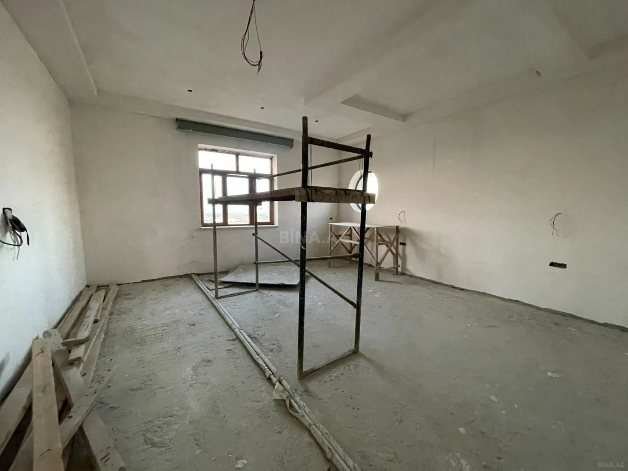 Satılır 8 otaqlı həyət evi 280 m²