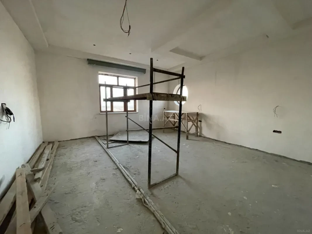 Satılır 8 otaqlı həyət evi 280 m²