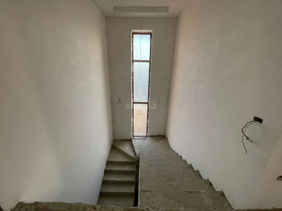 Satılır 8 otaqlı həyət evi 280 m²