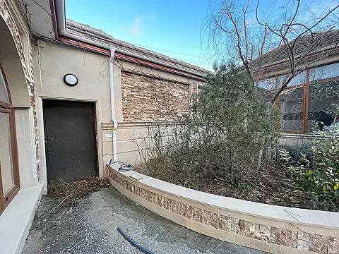 Satılır 8 otaqlı həyət evi 280 m²