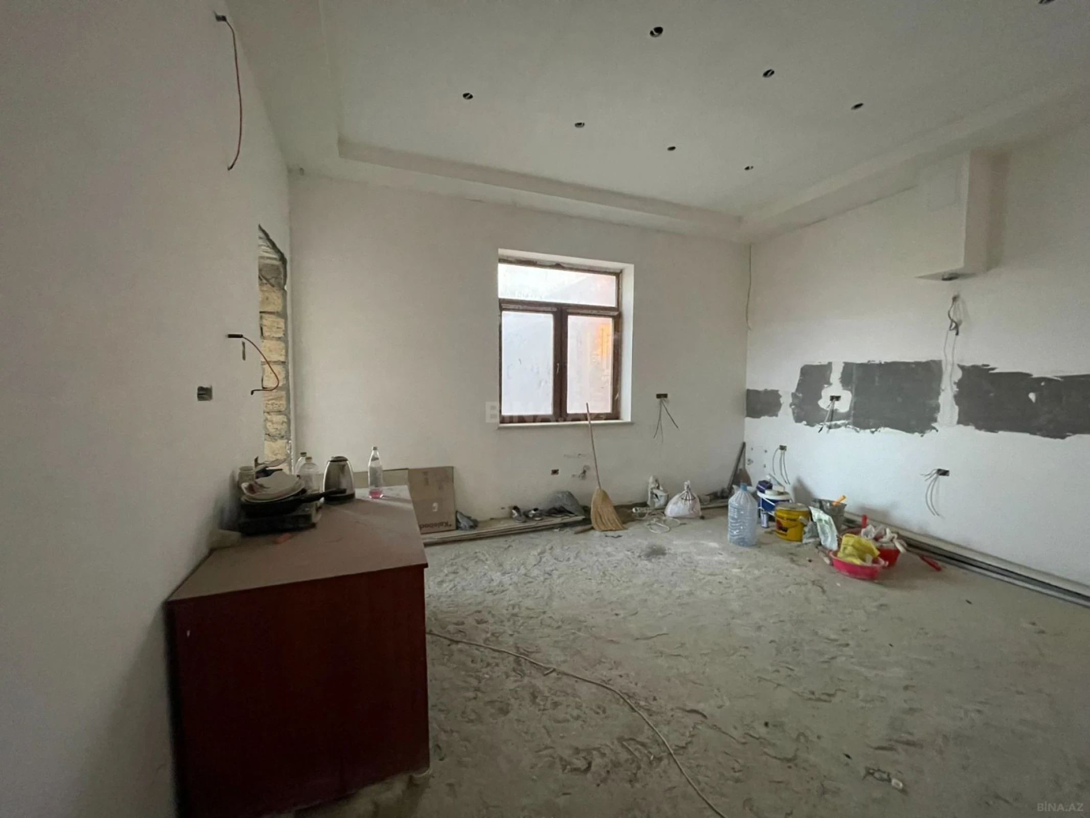 Satılır 8 otaqlı həyət evi 280 m²