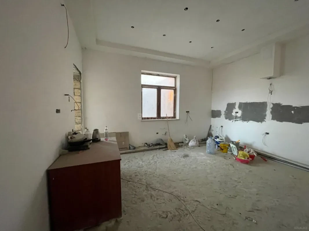 Satılır 8 otaqlı həyət evi 280 m²