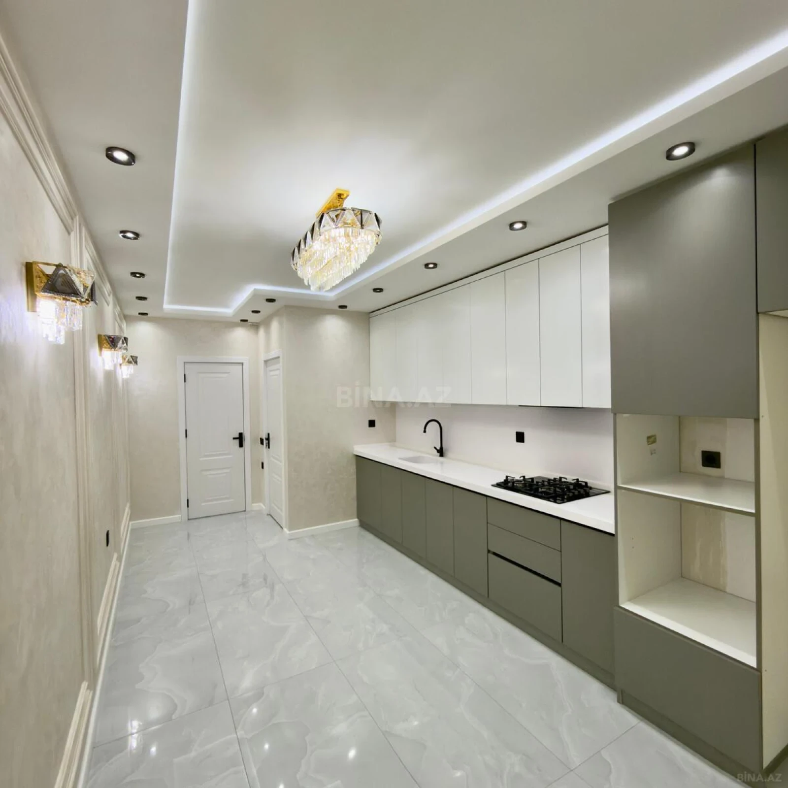 Satılır 4 otaqlı mənzil 164 m²