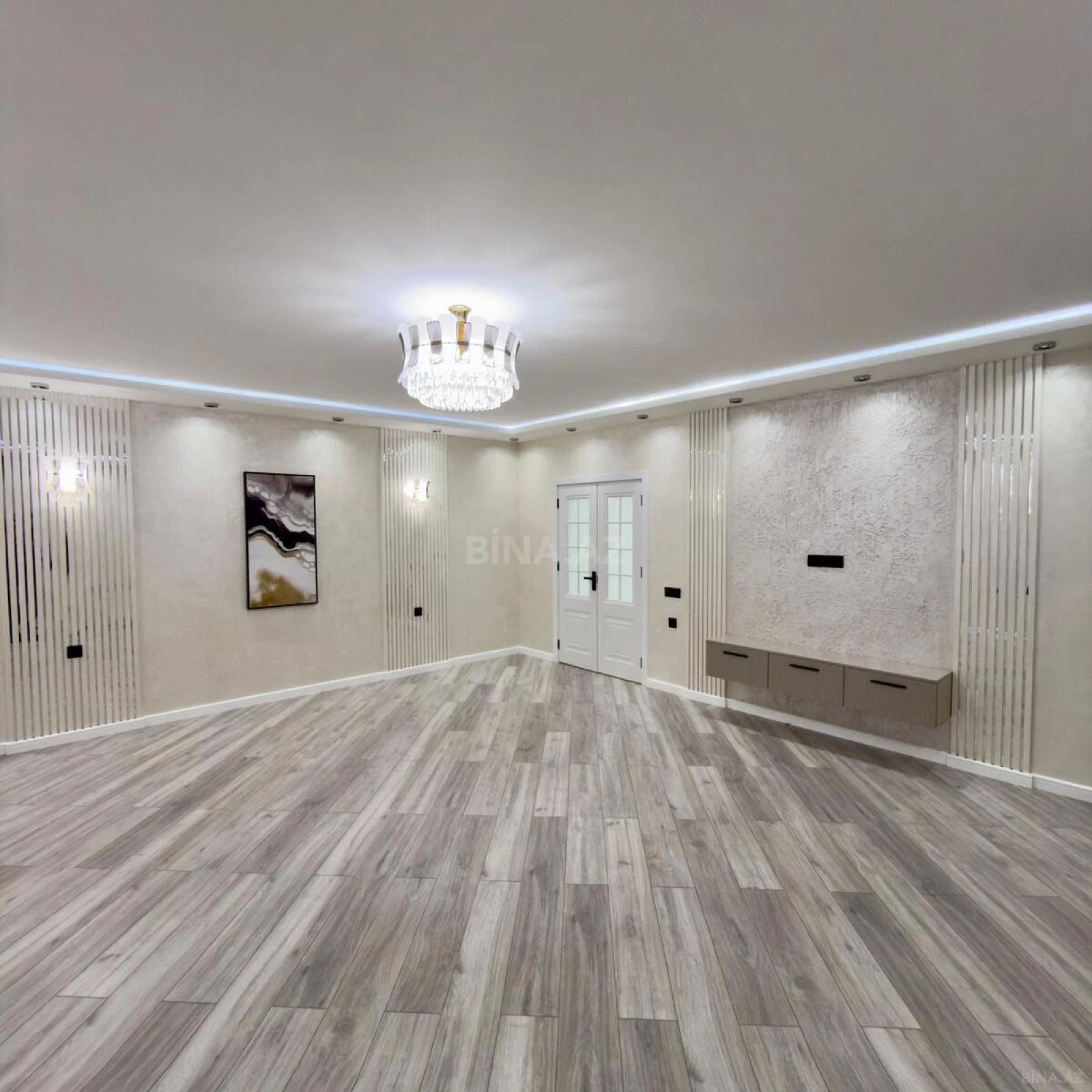 Satılır 4 otaqlı mənzil 164 m²