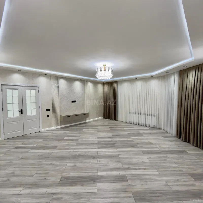 Satılır 4 otaqlı mənzil 164 m²