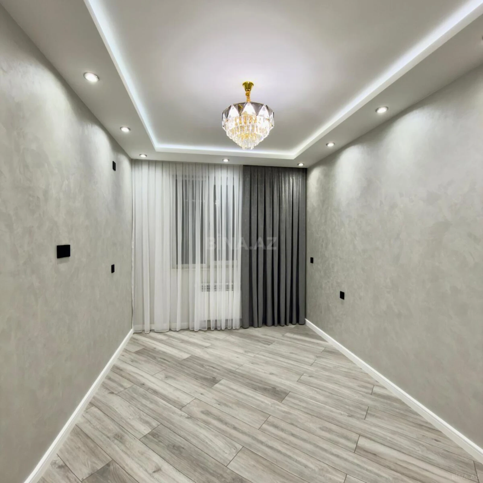 Satılır 4 otaqlı mənzil 164 m²