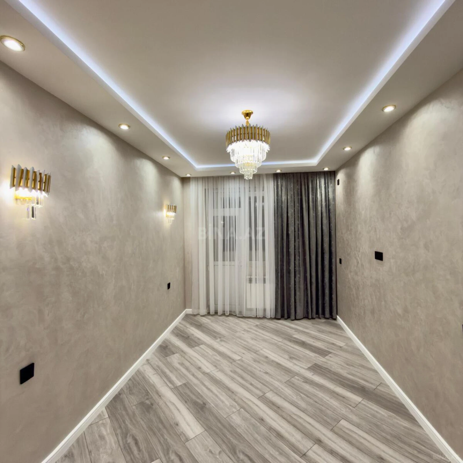 Satılır 4 otaqlı mənzil 164 m²