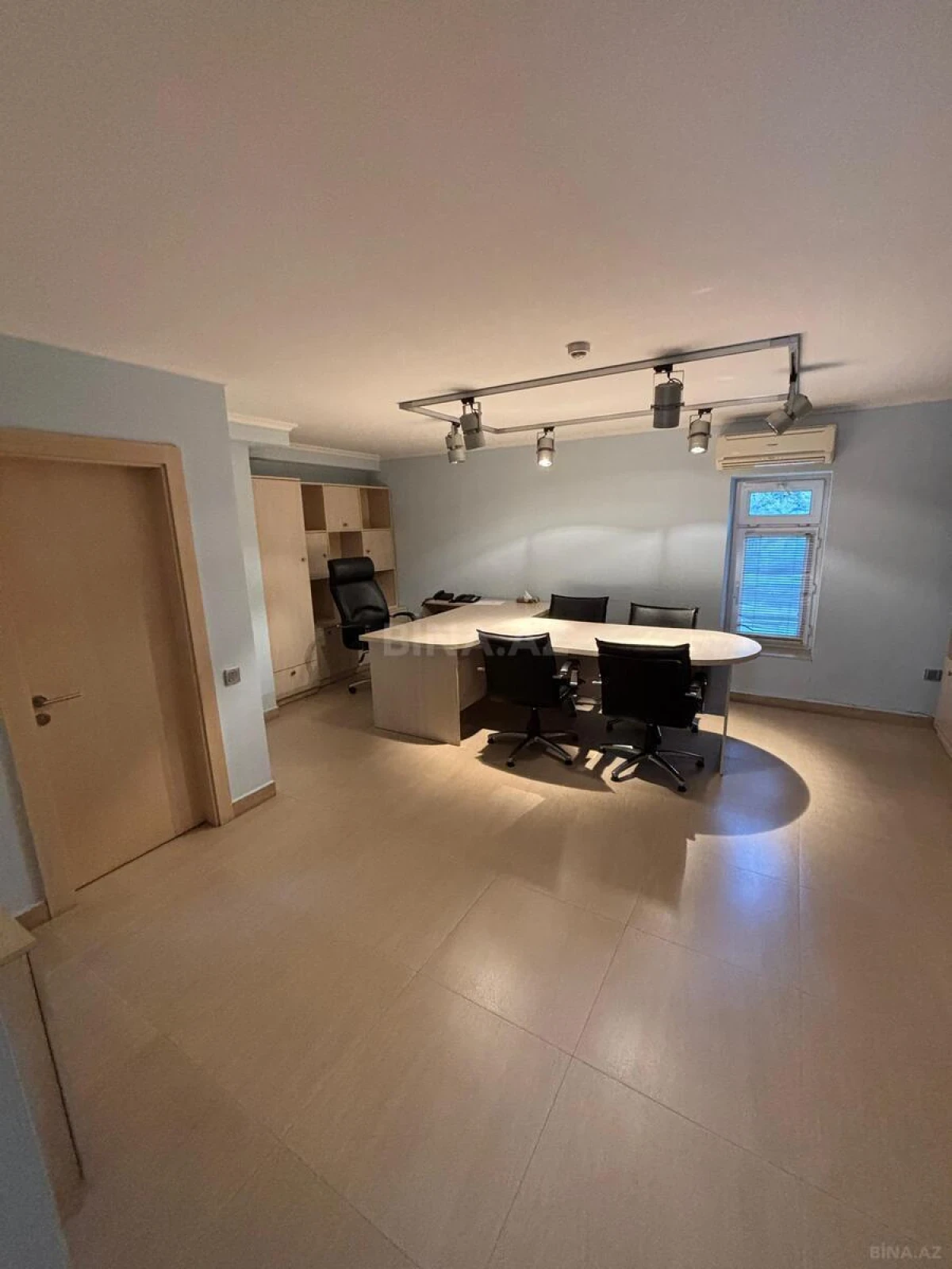 Kirayə verilir obyekt 351 m²