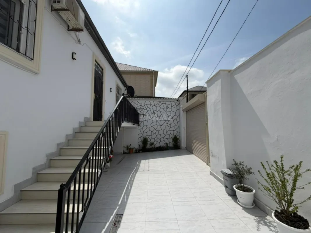 Satılır 3 otaqlı həyət evi 200 m²