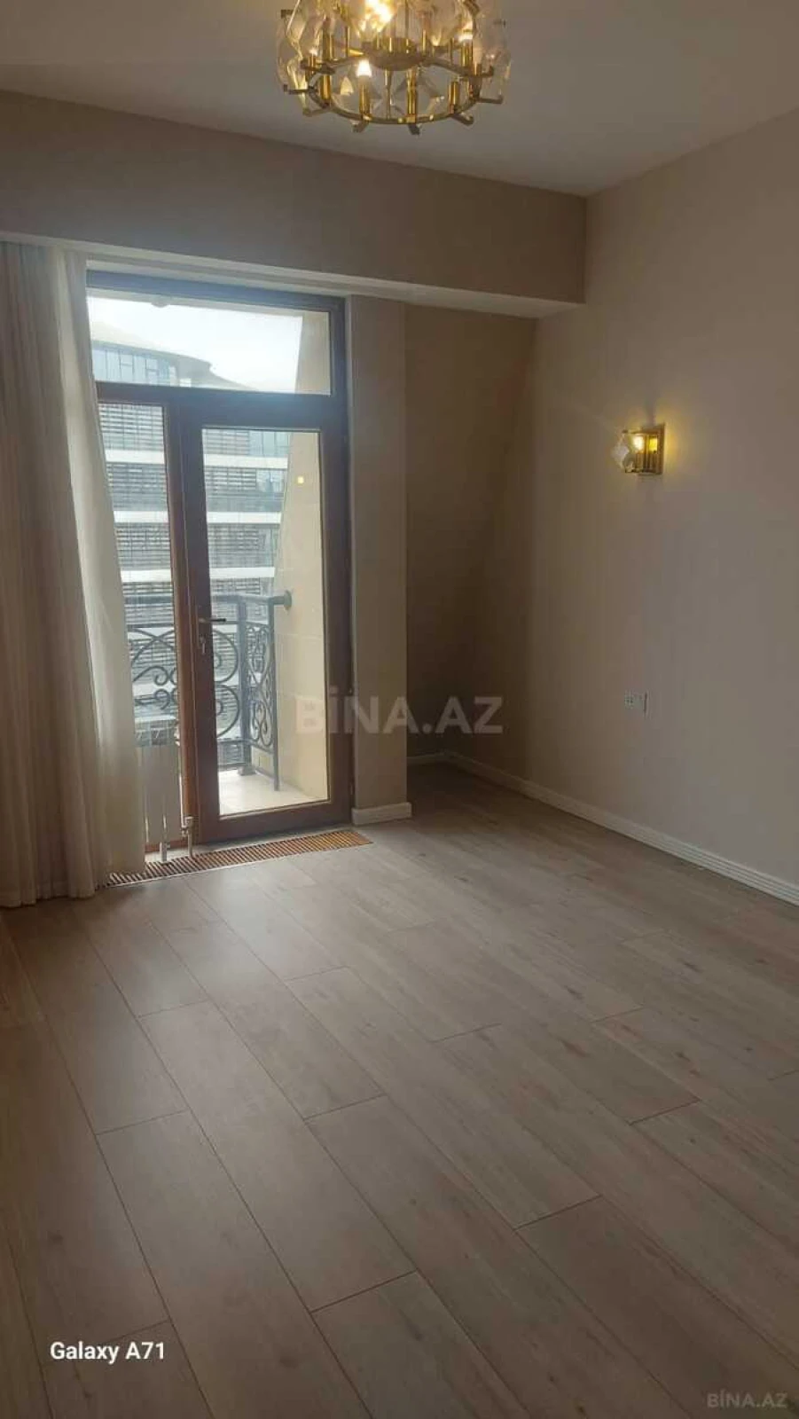 Kirayə verilir 5 otaqlı mənzil 240 m²