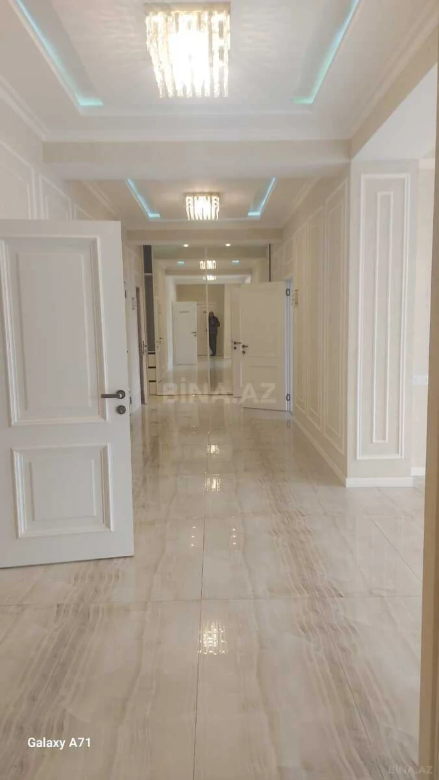 Kirayə verilir 5 otaqlı mənzil 240 m²