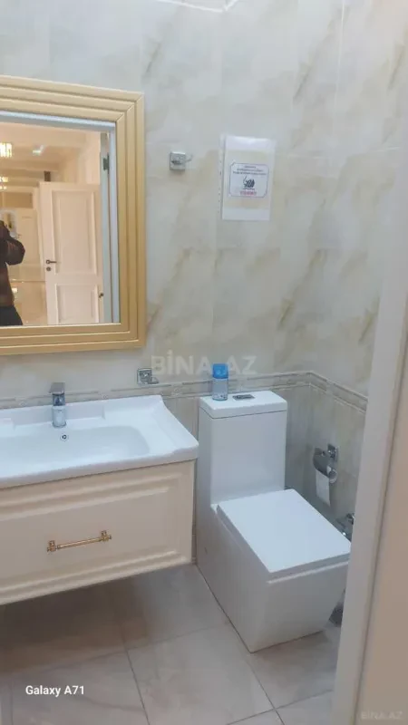 Kirayə verilir 5 otaqlı mənzil 240 m²