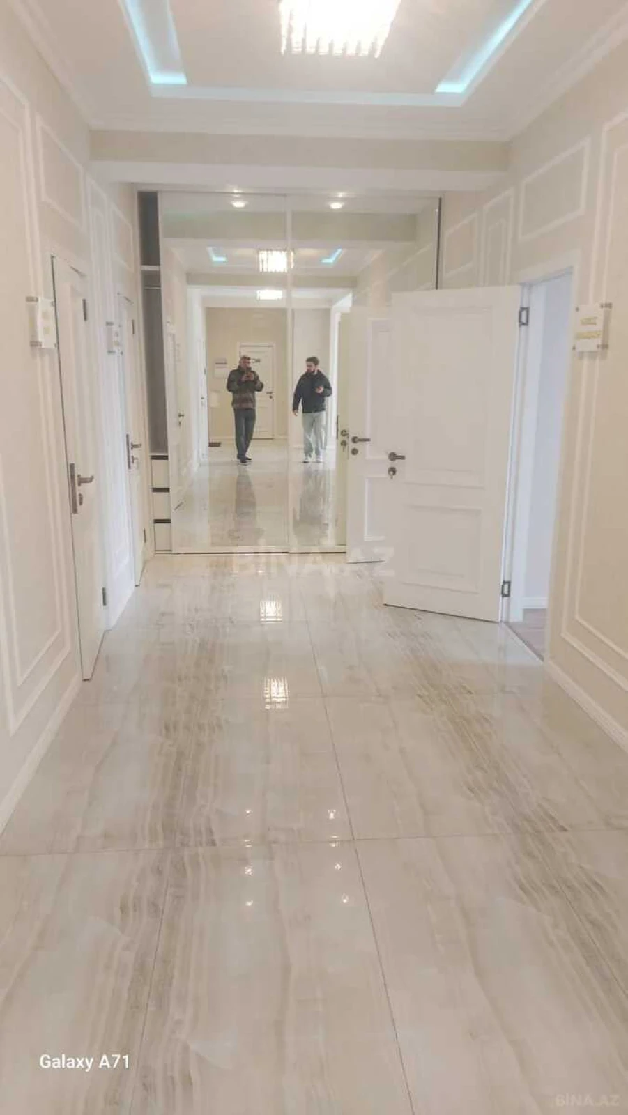 Kirayə verilir 5 otaqlı mənzil 240 m²