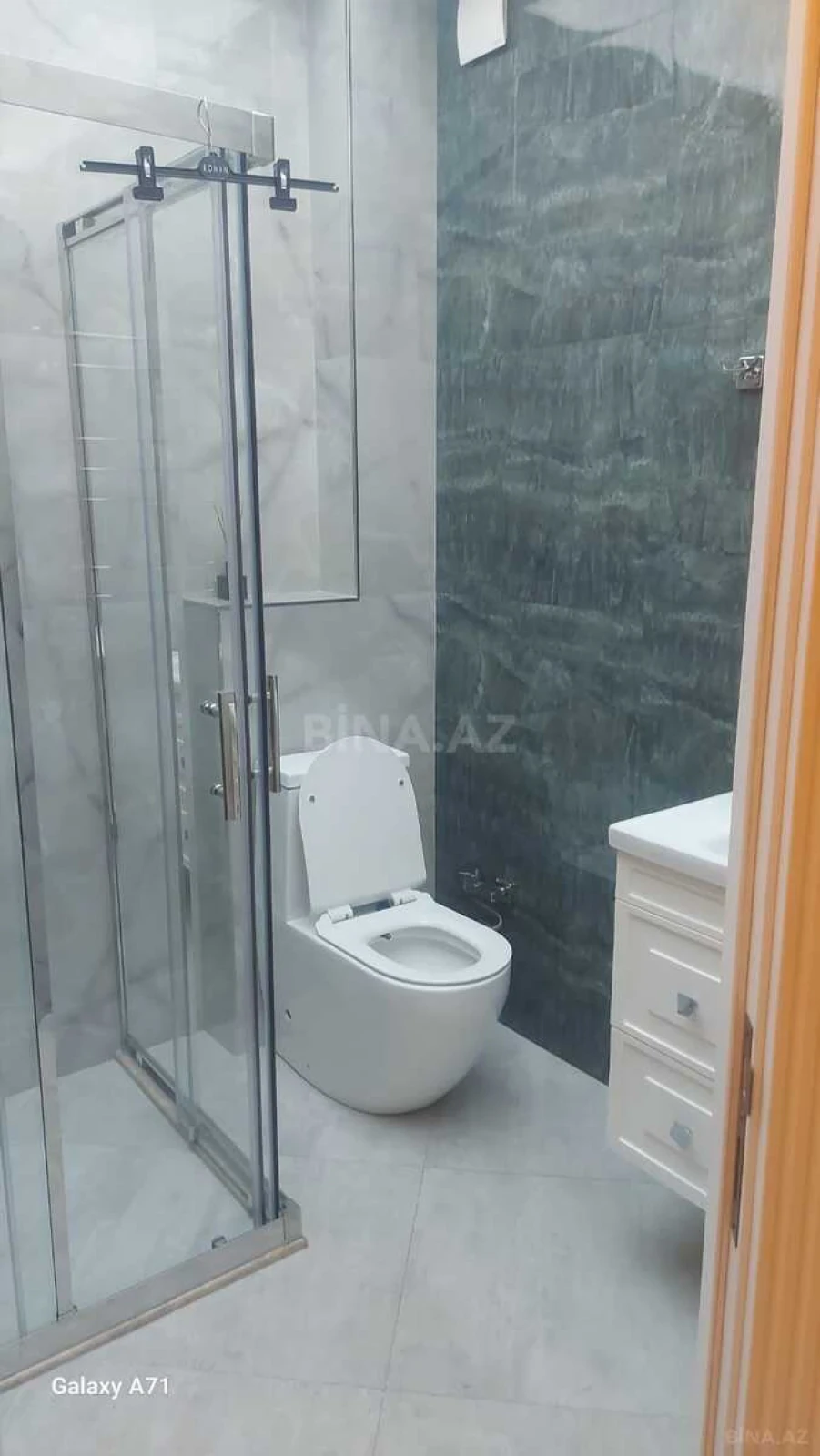 Kirayə verilir 5 otaqlı mənzil 240 m²