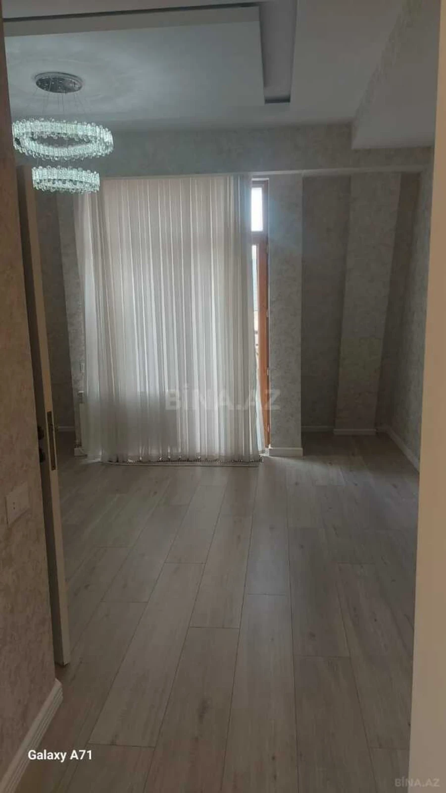 Kirayə verilir 5 otaqlı mənzil 240 m²