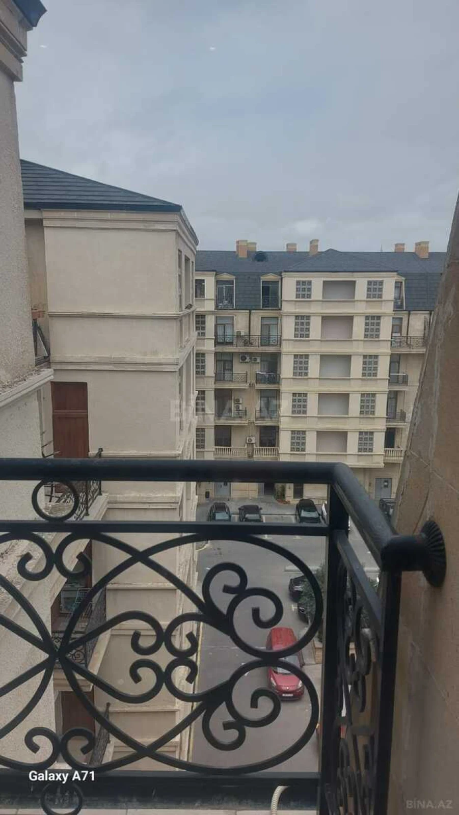 Kirayə verilir 5 otaqlı mənzil 240 m²
