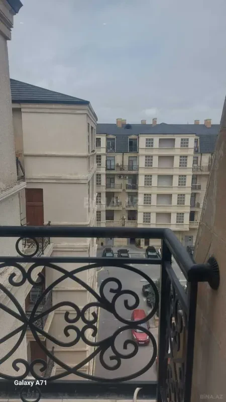 Kirayə verilir 5 otaqlı mənzil 240 m²