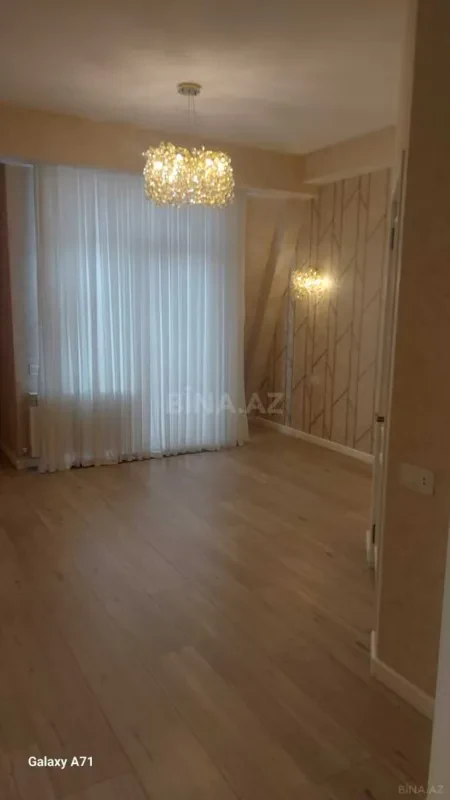 Kirayə verilir 5 otaqlı mənzil 240 m²