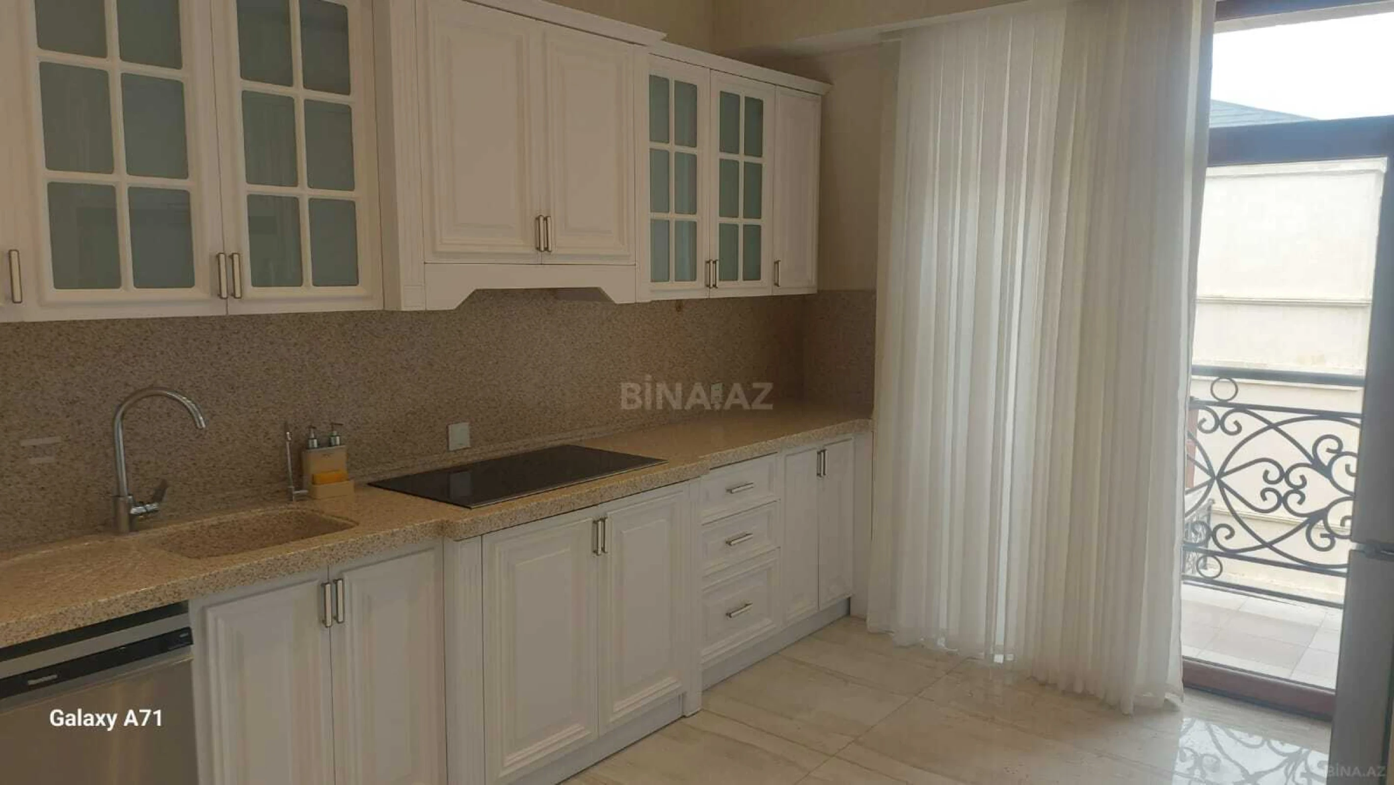 Kirayə verilir 5 otaqlı mənzil 240 m²
