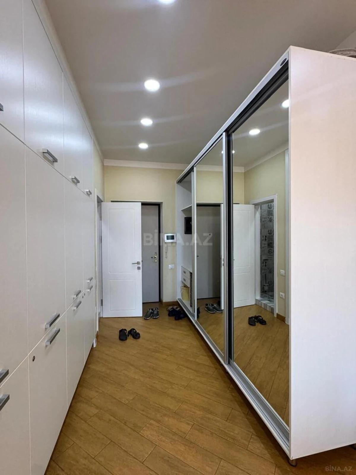 Kirayə verilir 3 otaqlı mənzil 130 m²