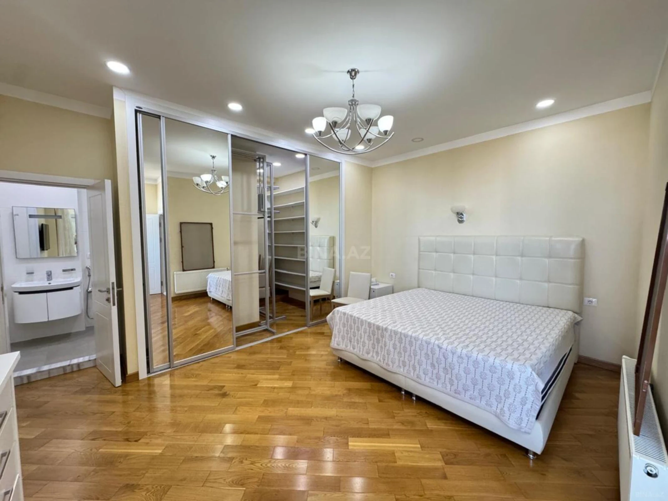 Kirayə verilir 3 otaqlı mənzil 130 m²