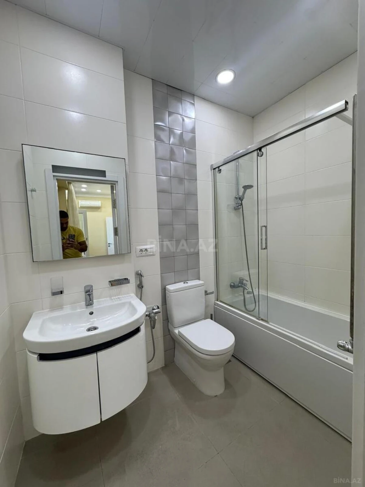Kirayə verilir 3 otaqlı mənzil 130 m²
