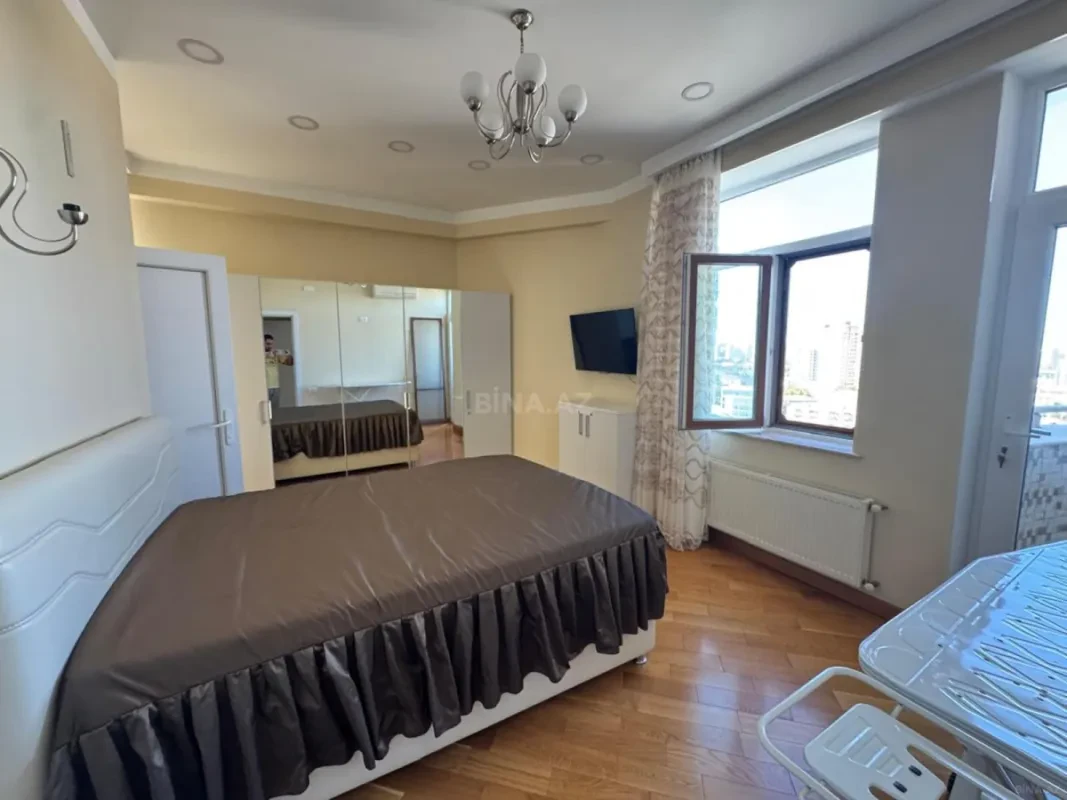 Kirayə verilir 3 otaqlı mənzil 130 m²