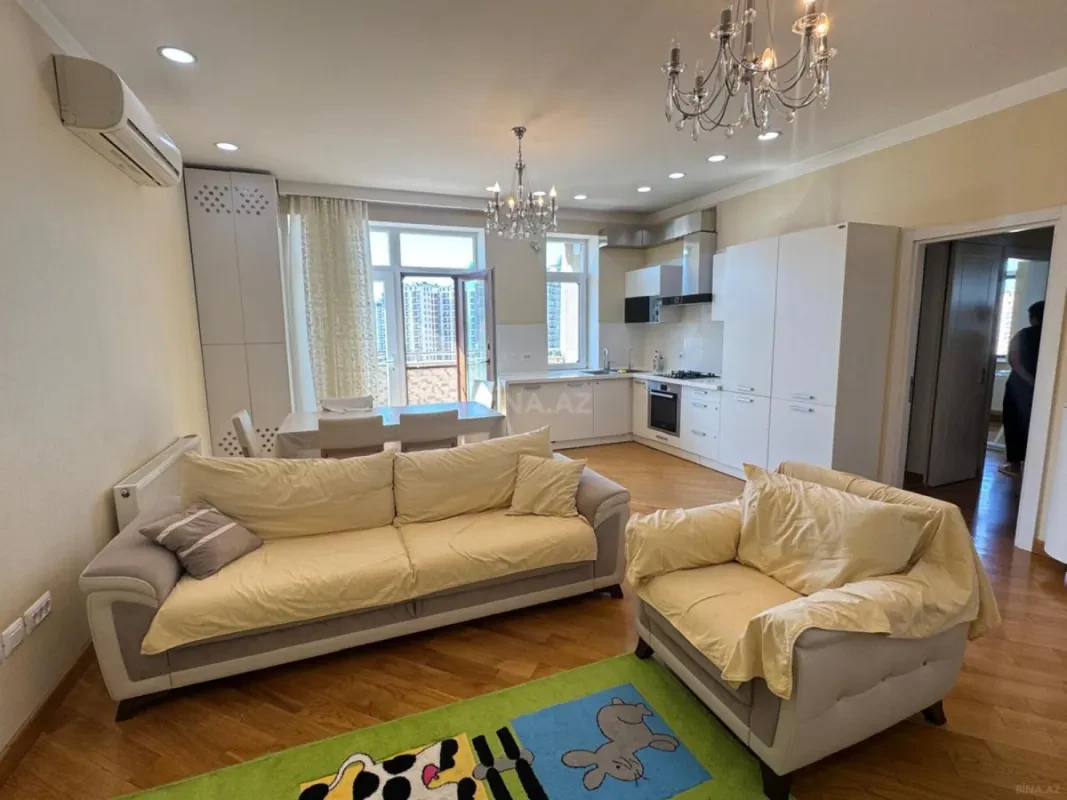 Kirayə verilir 3 otaqlı mənzil 130 m²