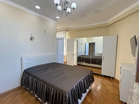 Kirayə verilir 3 otaqlı mənzil 130 m²