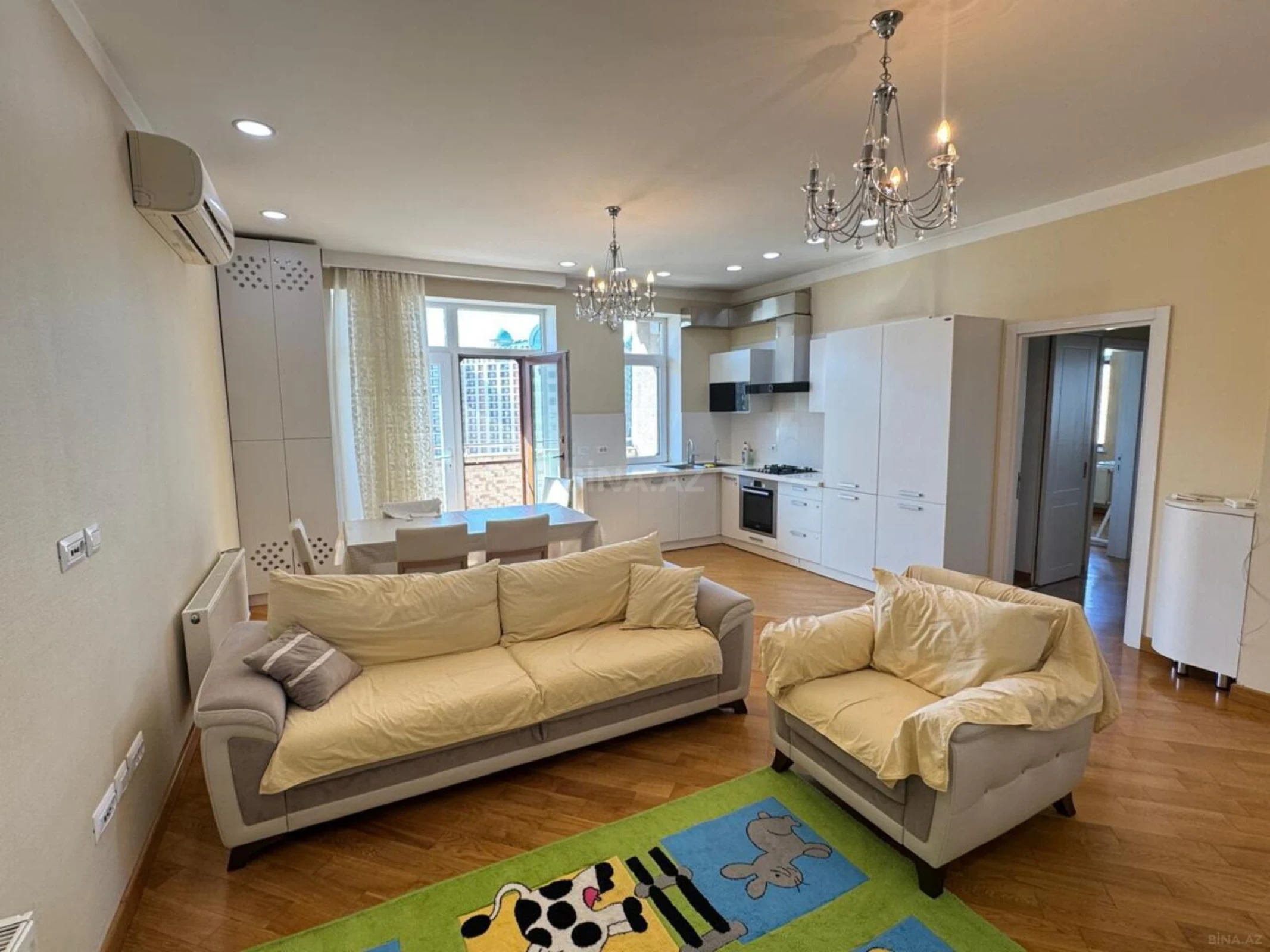 Kirayə verilir 3 otaqlı mənzil 130 m²