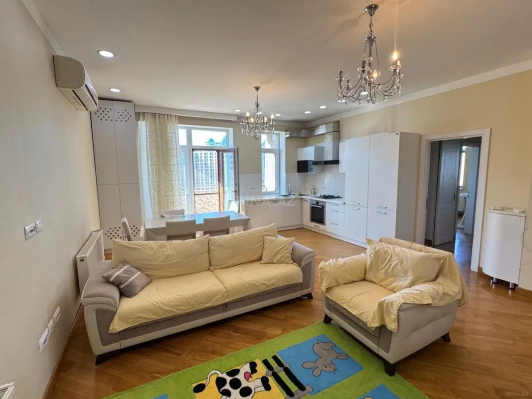 Kirayə verilir 3 otaqlı mənzil 130 m²