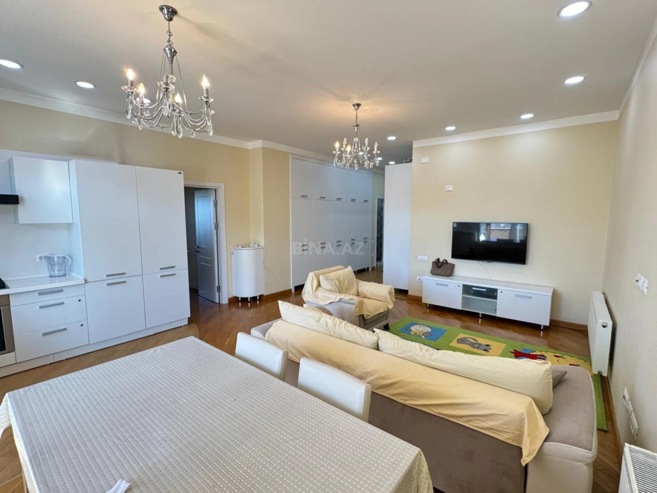 Kirayə verilir 3 otaqlı mənzil 130 m²