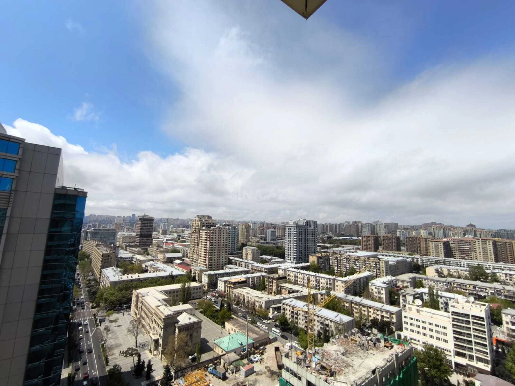 Kirayə verilir 5 otaqlı mənzil 320 m²