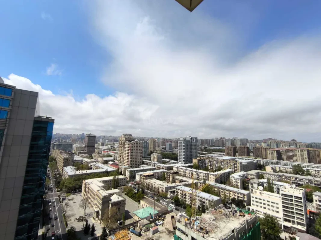 Kirayə verilir 5 otaqlı mənzil 320 m²