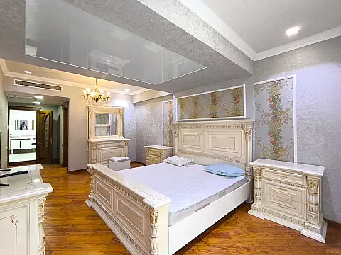 Kirayə verilir 5 otaqlı mənzil 320 m²
