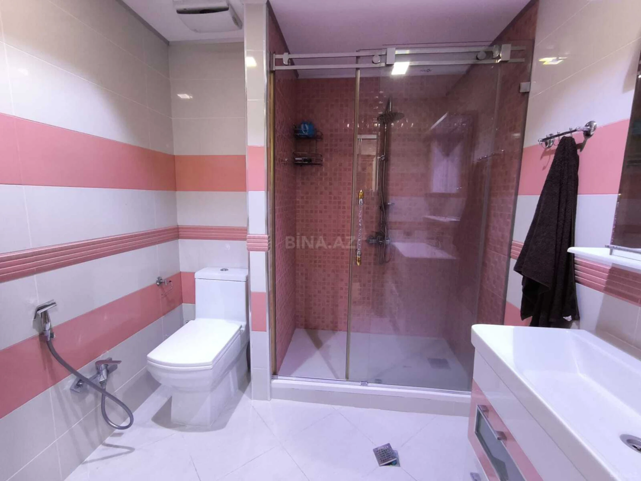 Kirayə verilir 5 otaqlı mənzil 320 m²