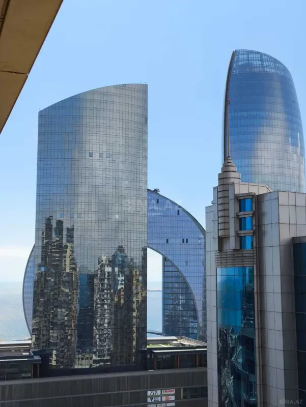 Kirayə verilir 5 otaqlı mənzil 320 m²