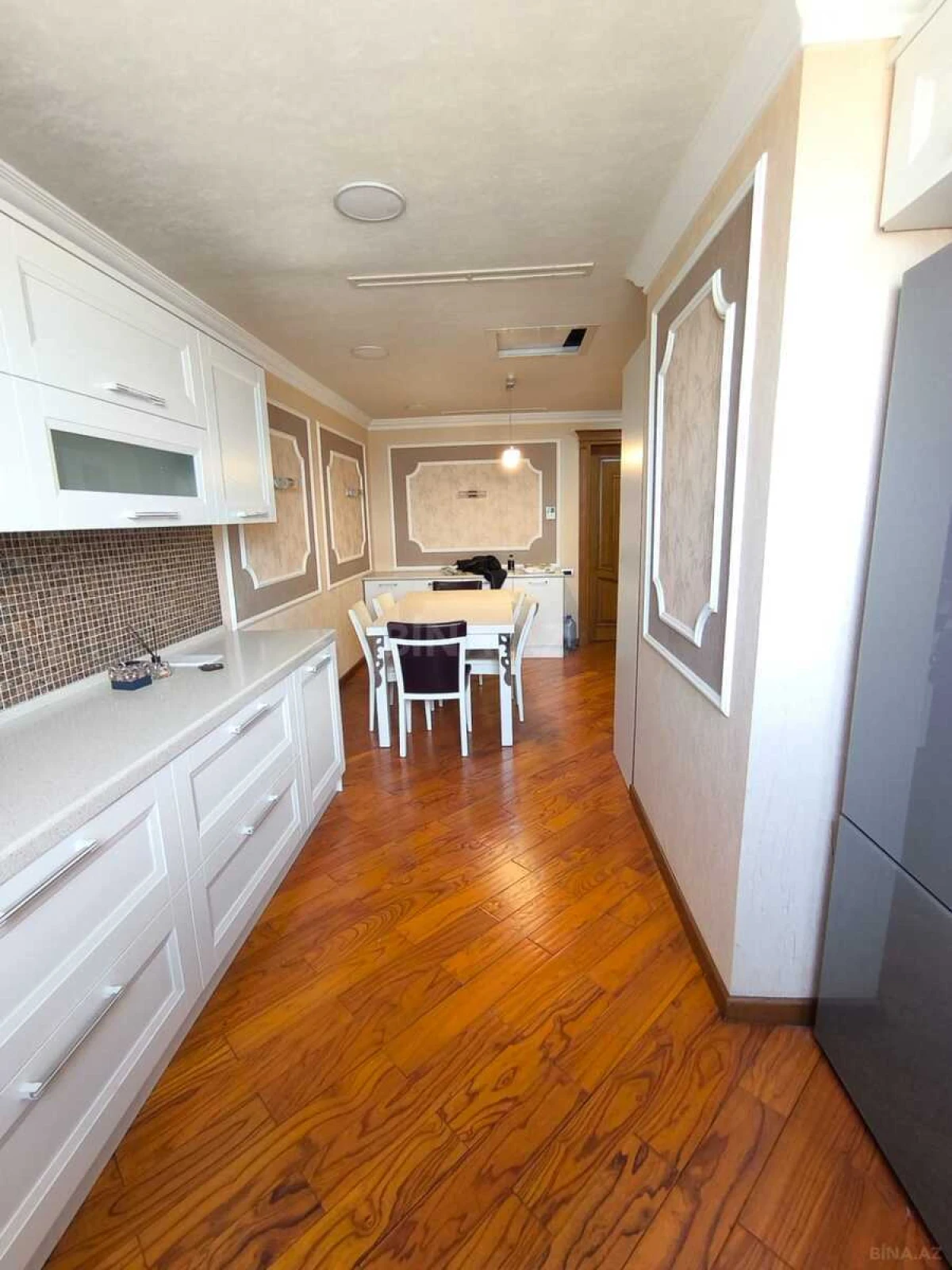 Kirayə verilir 5 otaqlı mənzil 320 m²
