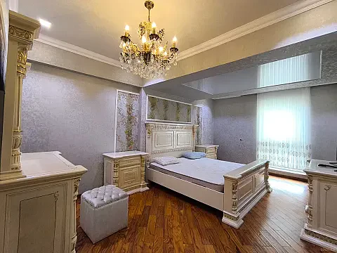 Kirayə verilir 5 otaqlı mənzil 320 m²