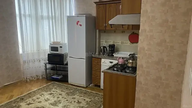 Kirayə verilir 2 otaqlı mənzil 99 m²